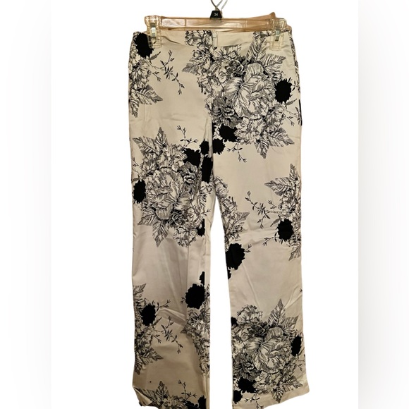 White House Black Market Toile Print Capris - Picture 3 of 5